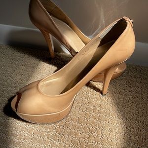 Stuart Weizmann Nude Patent Leather Peep Toe Platform Stiletto US Size 10